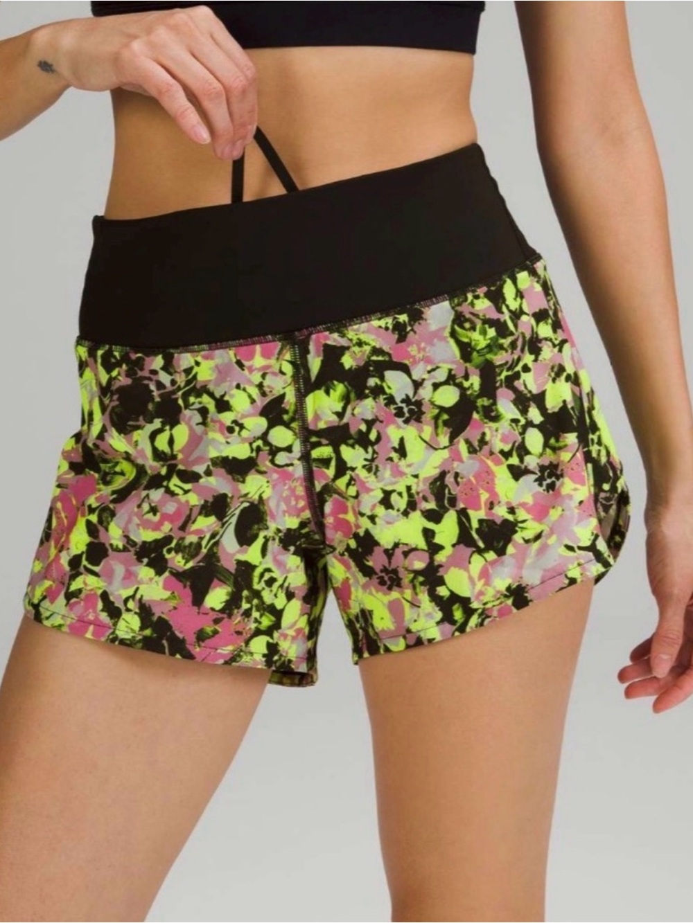 Lululemon Speed Up MidRise Lined Short 4”
Inflected Highlight Yellow Multi/Black